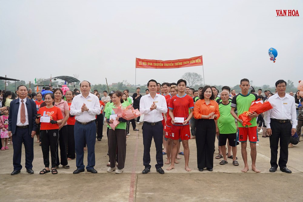 Rộn ràng hội đua thuyền cầu mùa đầu năm trên sông La - ảnh 6