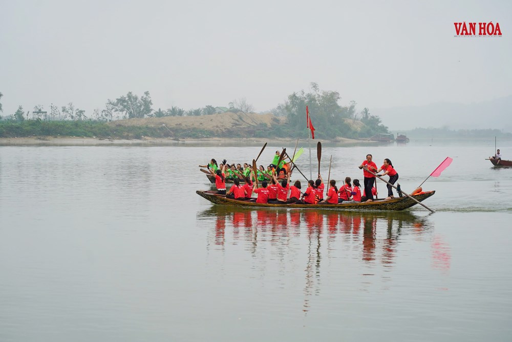 Rộn ràng hội đua thuyền cầu mùa đầu năm trên sông La - ảnh 3