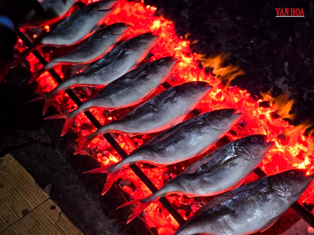 Những người phụ nữ giữ hồn đặc sản cá nướng vùng biển Hà Tĩnh - ảnh 6
