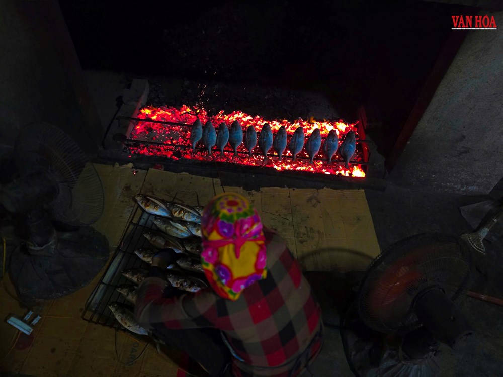 Những người phụ nữ giữ hồn đặc sản cá nướng vùng biển Hà Tĩnh - ảnh 3