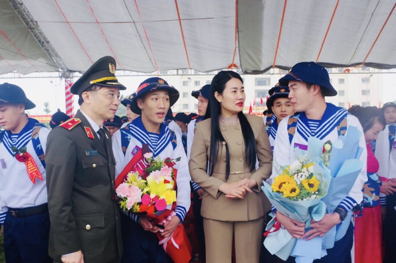 Gần 1.700 tân binh Hà Tĩnh lên đường nhập ngũ - ảnh 1