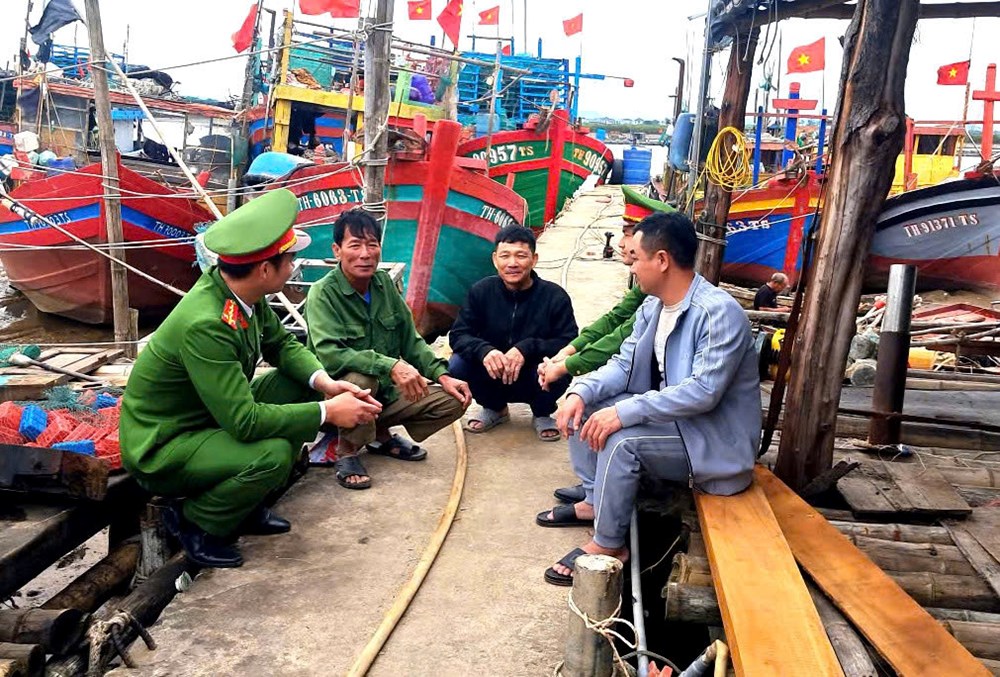 Rộn ràng không khí bầu cử từ miền núi đến vùng biển Bắc miền Trung - ảnh 1