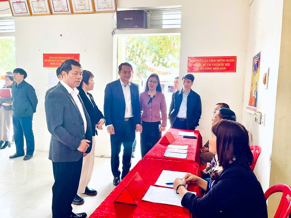 Rộn ràng không khí bầu cử từ miền núi đến vùng biển Bắc miền Trung - ảnh 3