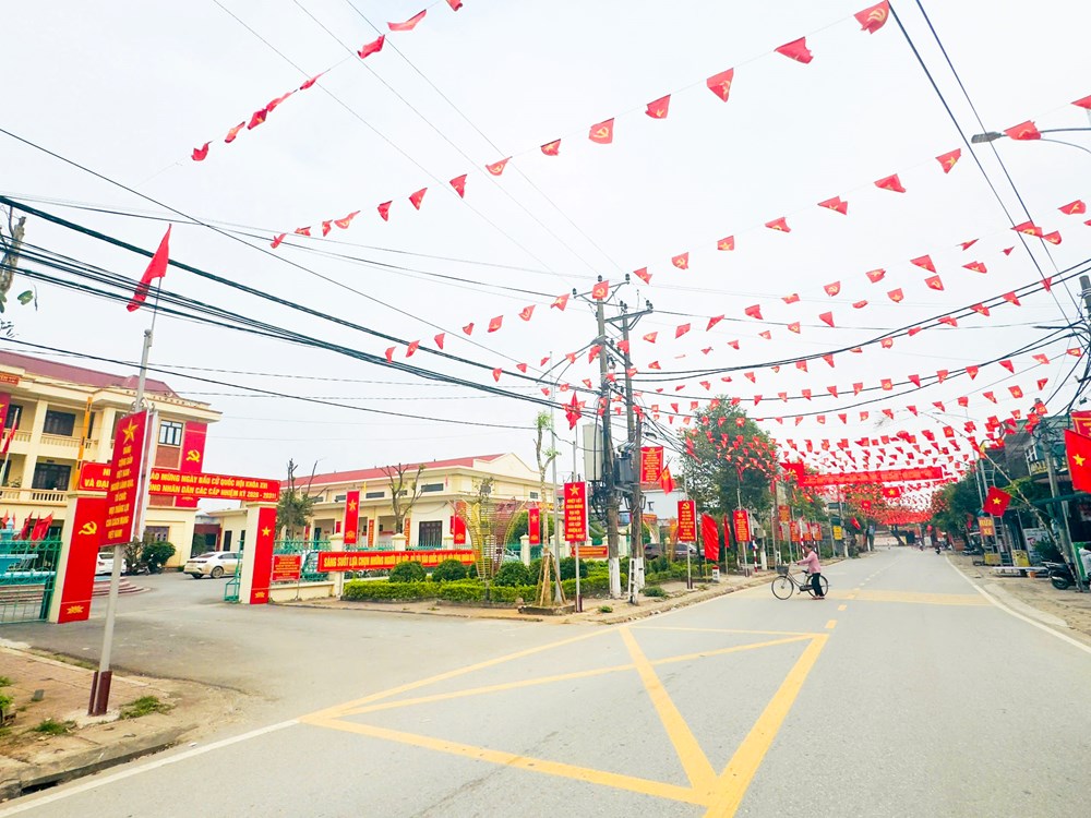 Rộn ràng không khí bầu cử từ miền núi đến vùng biển Bắc miền Trung - ảnh 2