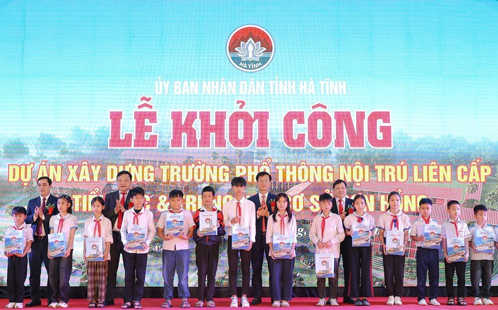 Hà Tĩnh khởi công 5 trường học nội trú vùng biên - ảnh 3