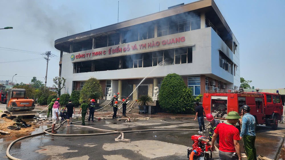 Hà Tĩnh: Cháy lớn tại công ty gỗ giữa trưa  - ảnh 3