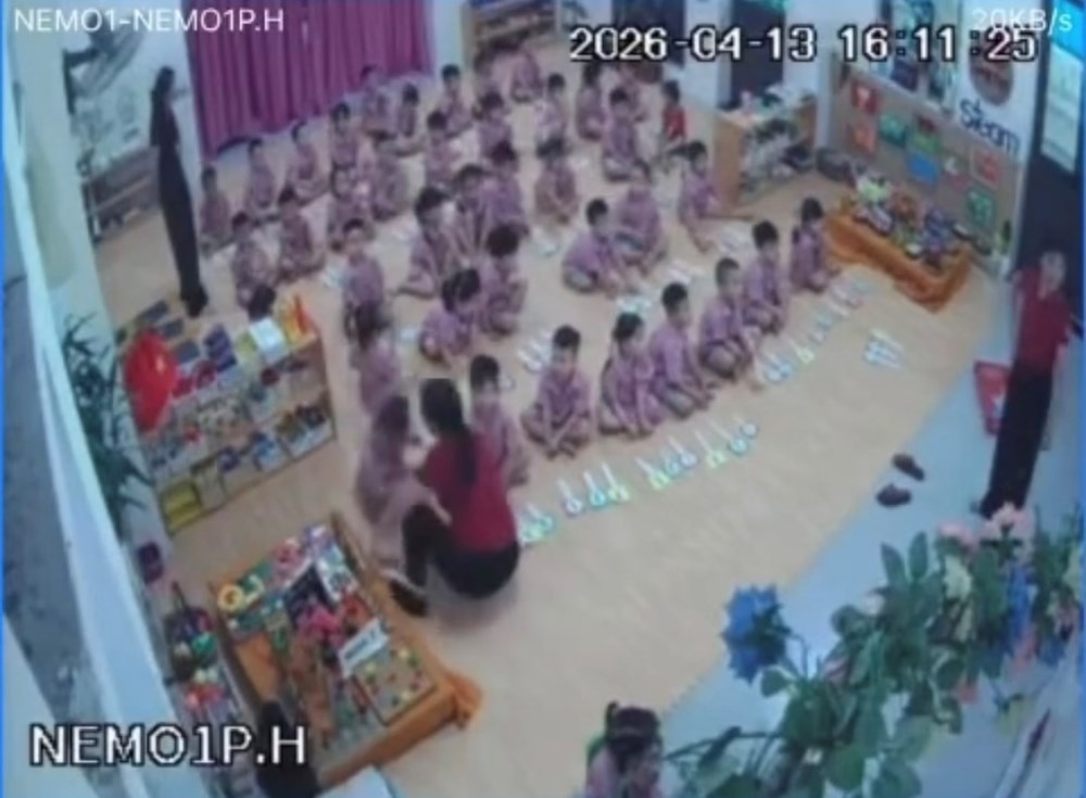 Lộ clip cô giáo “tác động” vào đầu trẻ tại trường mầm non  - ảnh 1