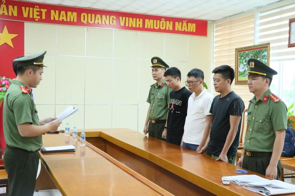 Công an Hà Tĩnh triệt phá đường dây chế tạo vũ khí quân dụng - ảnh 5