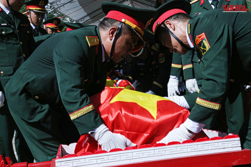 Thường trực Ban Bí thư Trần Cẩm Tú dự lễ truy điệu, an táng liệt sĩ tại Hà Tĩnh - ảnh 4