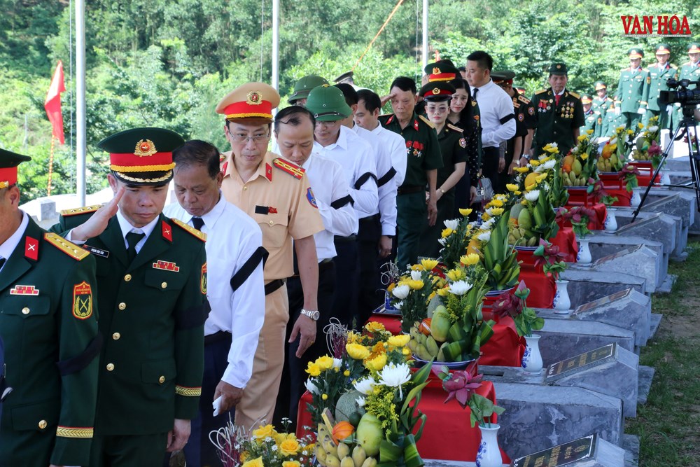Thường trực Ban Bí thư Trần Cẩm Tú dự lễ truy điệu, an táng liệt sĩ tại Hà Tĩnh - ảnh 7