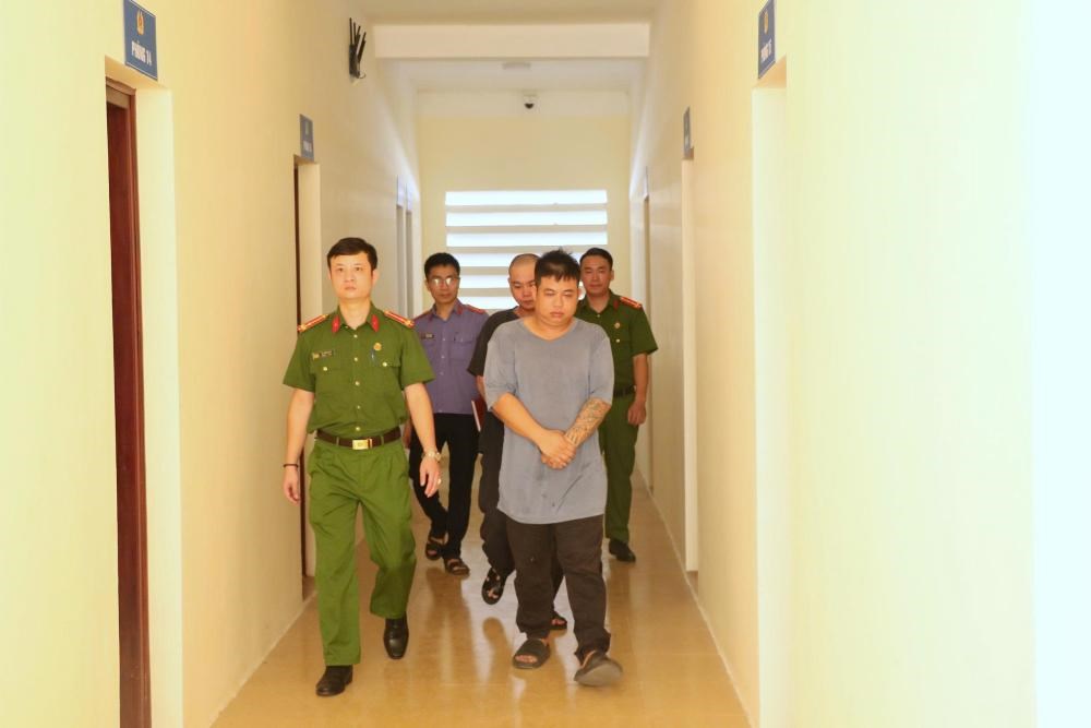 Bắt hai đối tượng giả danh nhà báo ghi hình cảnh sát giao thông để tống tiền - ảnh 1