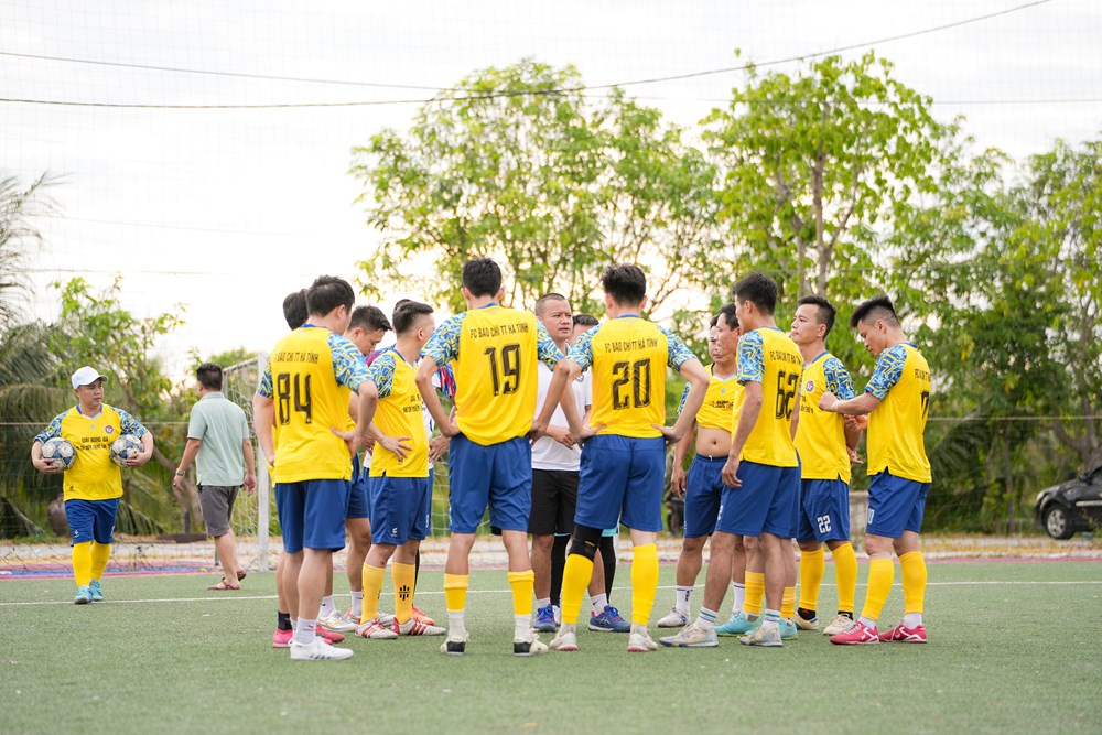Ngược dòng nghẹt thở, FC Báo chí Hà Tĩnh vào chung kết lịch sử gặp Nghệ An - ảnh 1