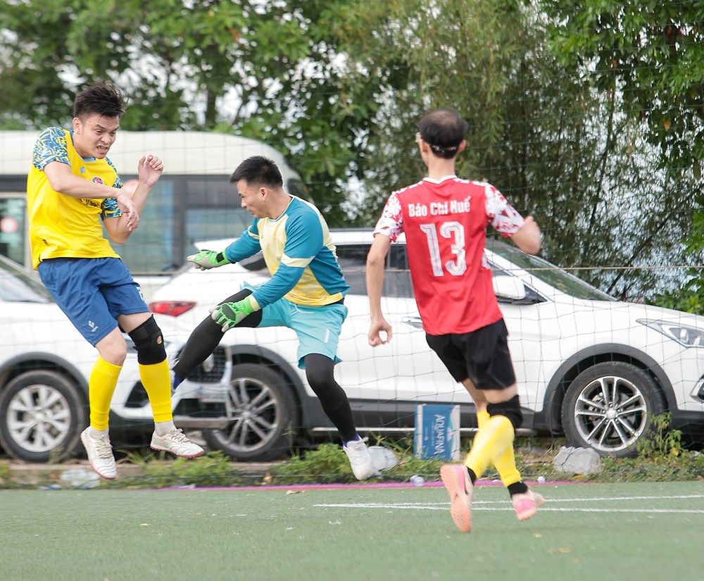 Ngược dòng nghẹt thở, FC Báo chí Hà Tĩnh vào chung kết lịch sử gặp Nghệ An - ảnh 6