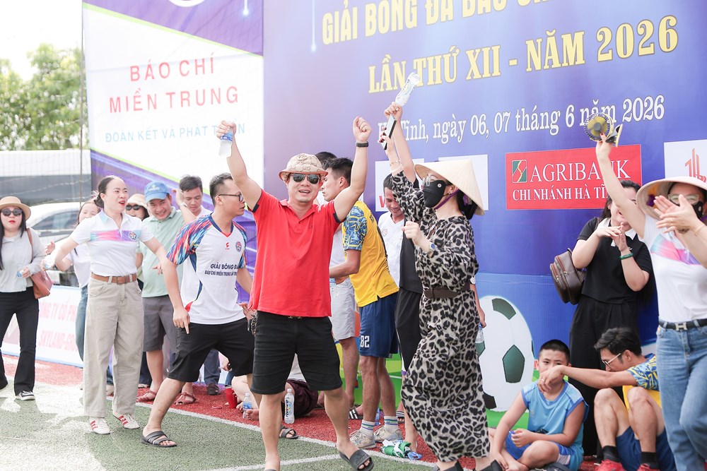 Ngược dòng nghẹt thở, FC Báo chí Hà Tĩnh vào chung kết lịch sử gặp Nghệ An - ảnh 9