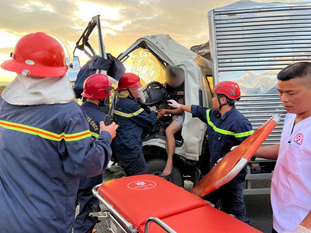 Tai nạn trên cao tốc, bố và em trai của tài xế tử vong - ảnh 2