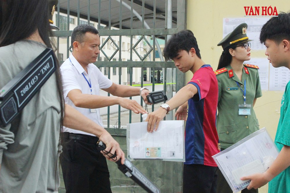 Hà Tĩnh: Rà quét thiết bị điện tử tại điểm thi, siết chặt phòng gian lận công nghệ cao - ảnh 2
