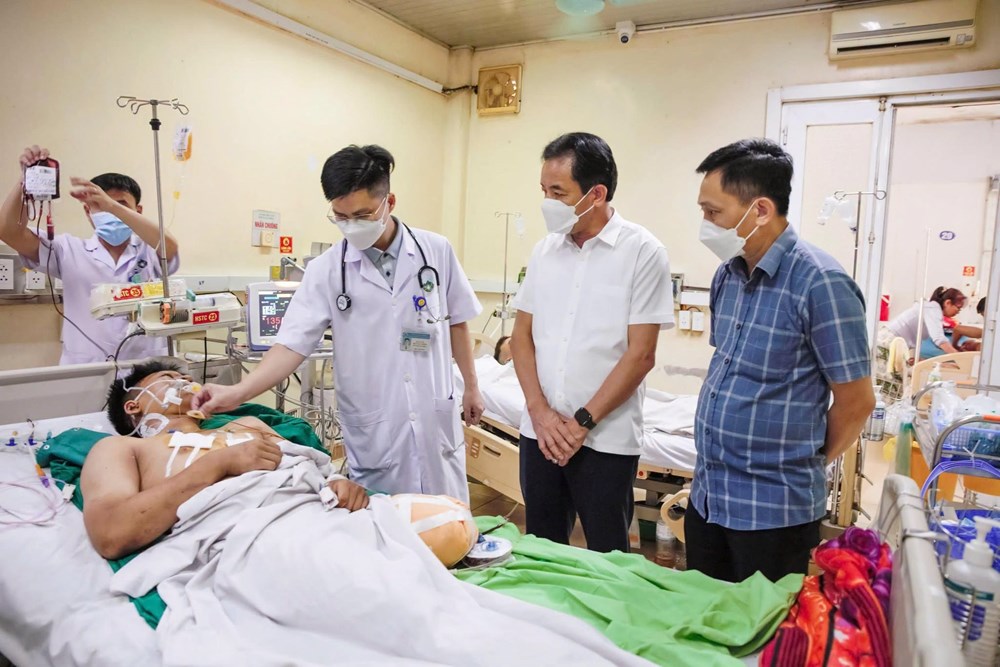 Phụ xe 18 tuổi phải cắt bỏ chân sau tai nạn trên cao tốc Hà Tĩnh - ảnh 1