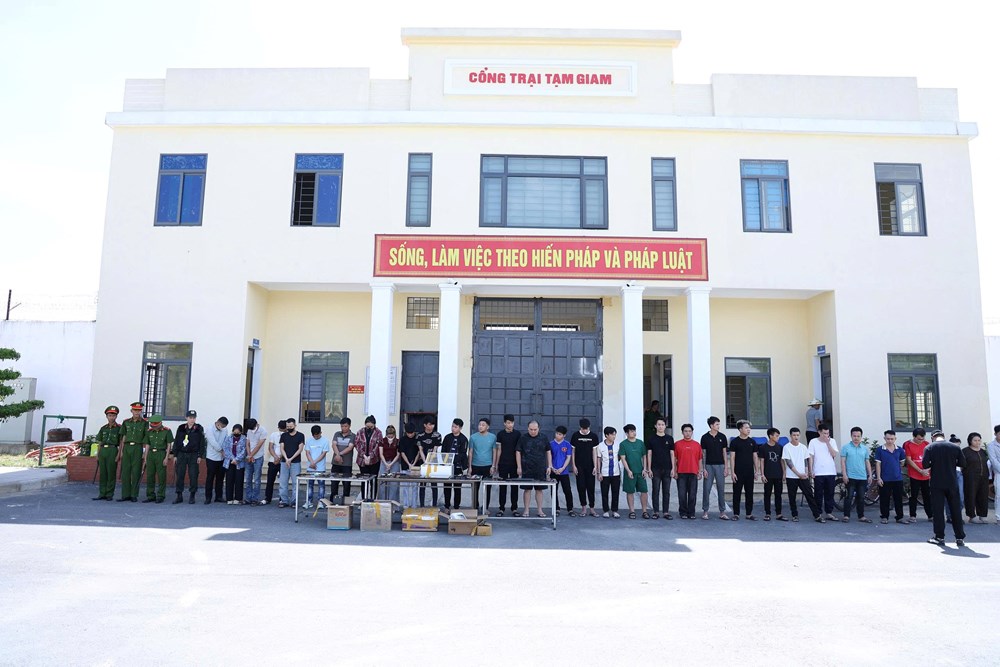 Bắt đường dây rửa tiền nghìn tỉ đồng do người nước ngoài cầm đầu - ảnh 8