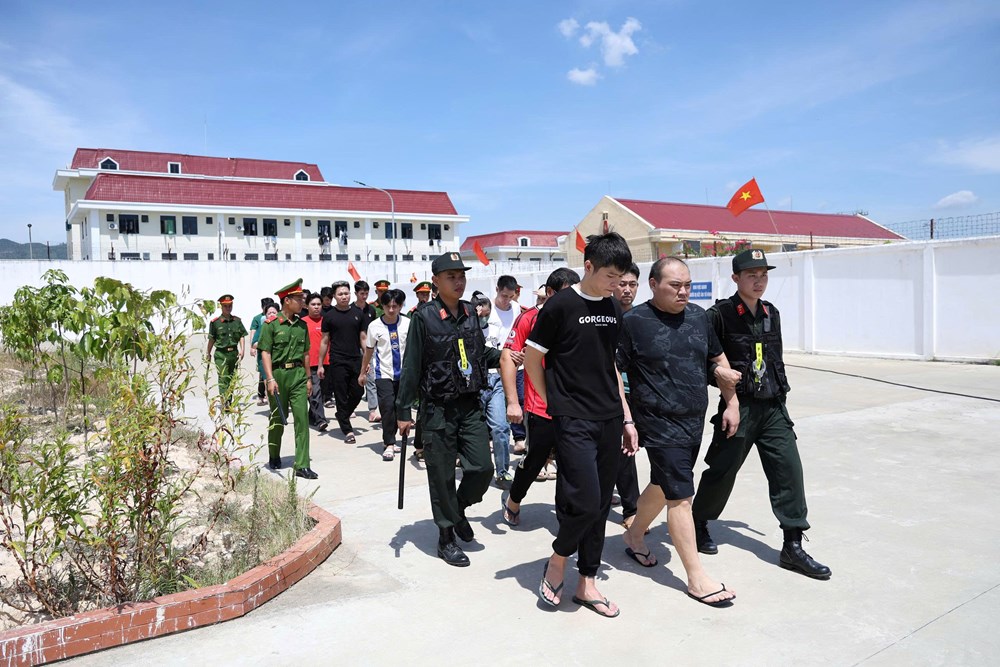 Bắt đường dây rửa tiền nghìn tỉ đồng do người nước ngoài cầm đầu - ảnh 1