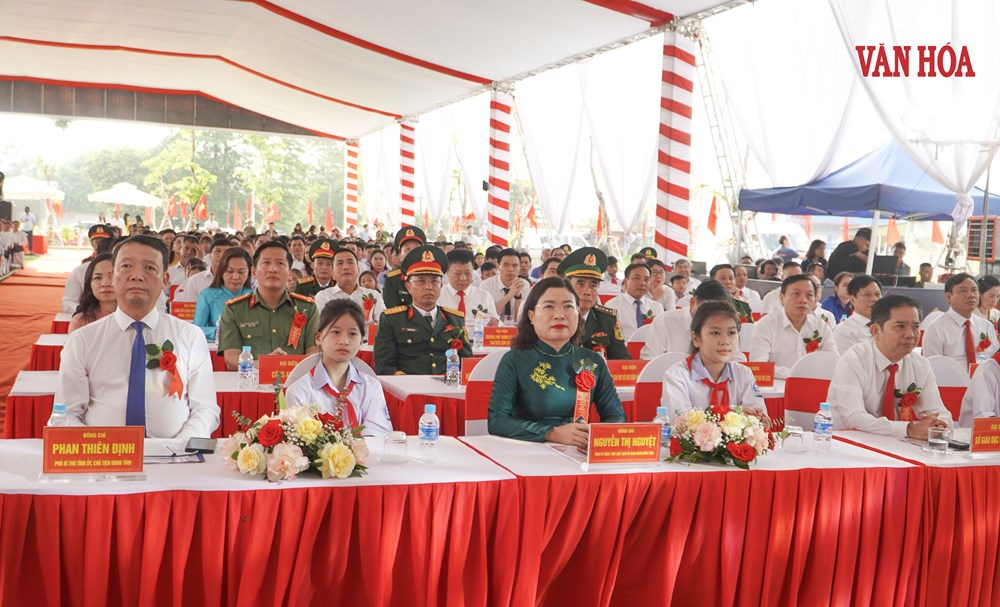 Rộn ràng ngày khai trường nơi vùng biên Hà Tĩnh - ảnh 3