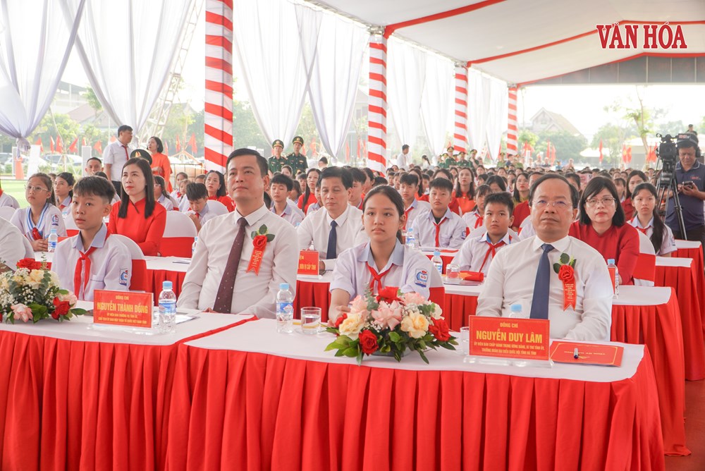 Rộn ràng ngày khai trường nơi vùng biên Hà Tĩnh - ảnh 2