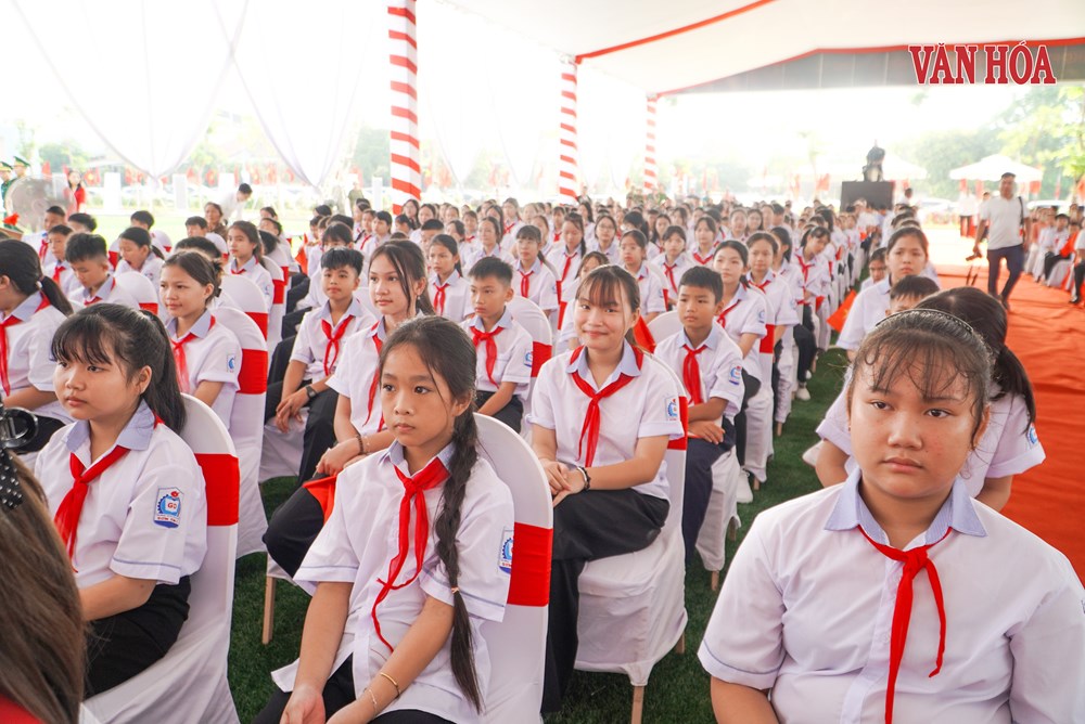 Rộn ràng ngày khai trường nơi vùng biên Hà Tĩnh - ảnh 4