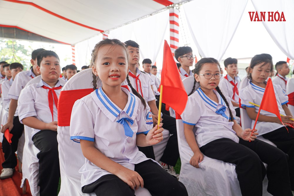 Rộn ràng ngày khai trường nơi vùng biên Hà Tĩnh - ảnh 5