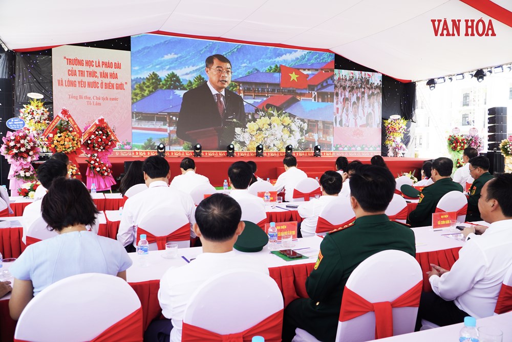 Rộn ràng ngày khai trường nơi vùng biên Hà Tĩnh - ảnh 8
