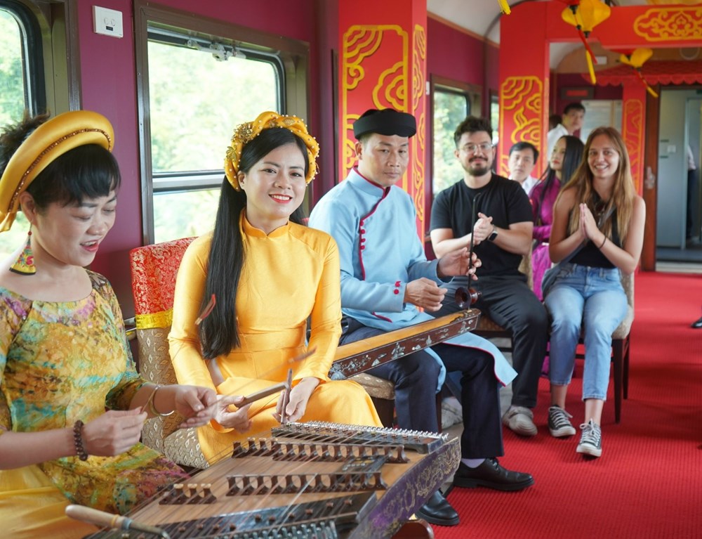 Du lịch đường sắt tìm cách thu hút khách - ảnh 2
