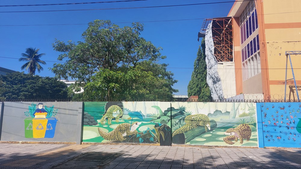 “Hô biến” dãy tường cũ thành con đường bích họa - ảnh 5