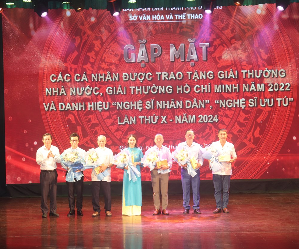 TP Đà Nẵng gặp gỡ, vinh danh 13 nghệ sĩ được giải thưởng cao quý - ảnh 3