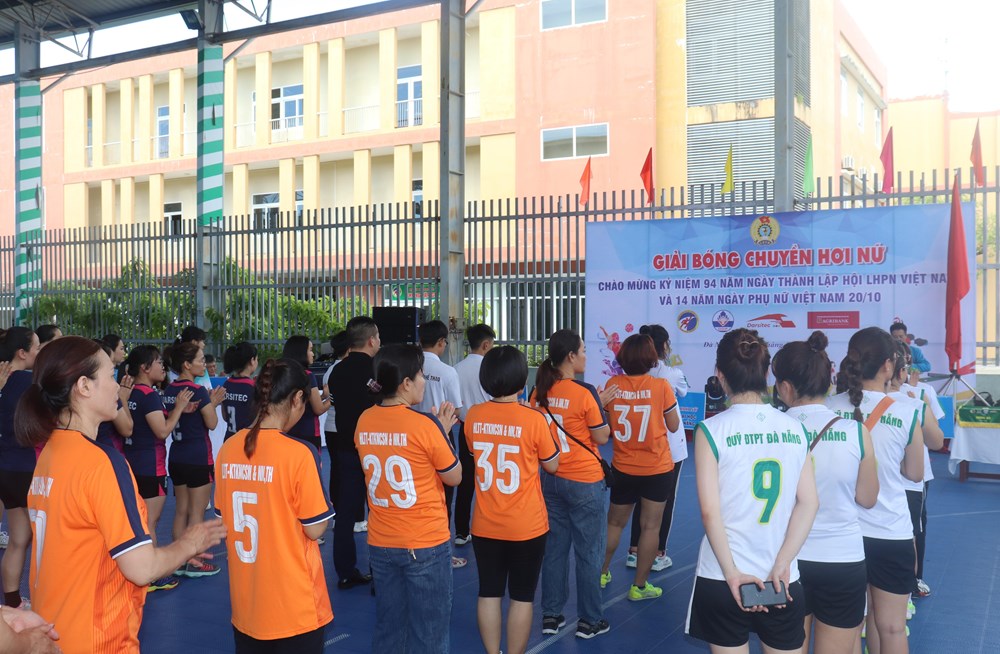 Đà Nẵng: Giải bóng chuyền hơi nữ - ảnh 1
