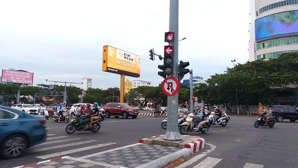 Đà Nẵng: Lắp đặt mã QR Code giới thiệu thông tin toàn bộ trụ biển tên đường - ảnh 1