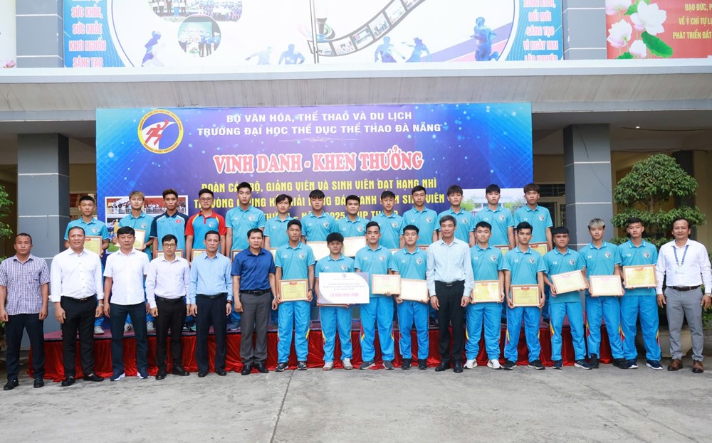 Trường Đại học Thể dục thể thao Đà Nẵng khen thưởng đoàn giảng viên, sinh viên - ảnh 1