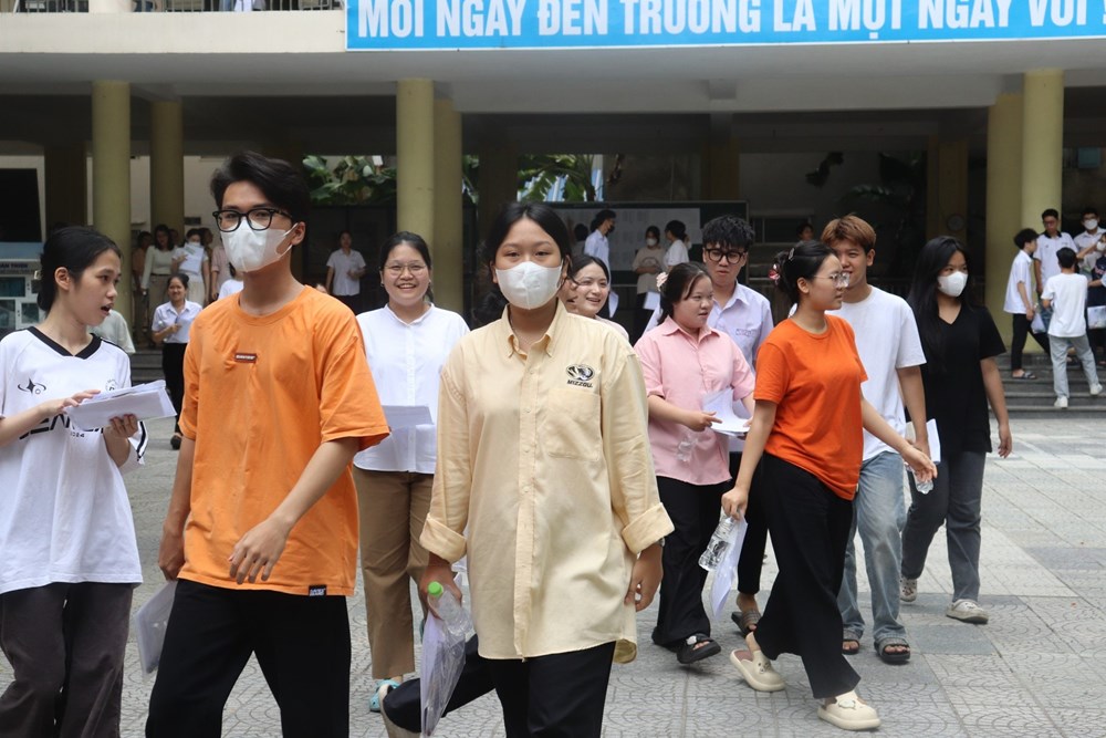 Kì thi tuyển sinh THPT năm học 2025 - 2026 có hơn 12.000 thí sinh đăng ký tuyển sinh vào lớp 10 - ảnh 1