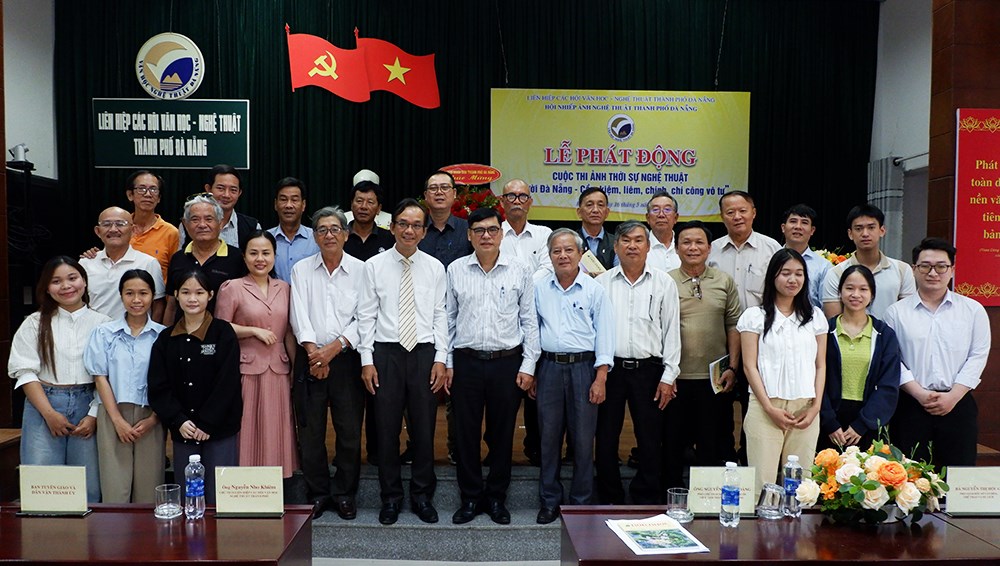 Cuộc thi ảnh thời sự nghệ thuật “Người Đà Nẵng - cần, kiệm, liêm, chính, chí công vô tư” - ảnh 1