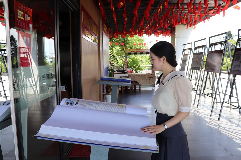 Triển lãm “Báo chí - Nhịp cầu nối đảo xa” - ảnh 2