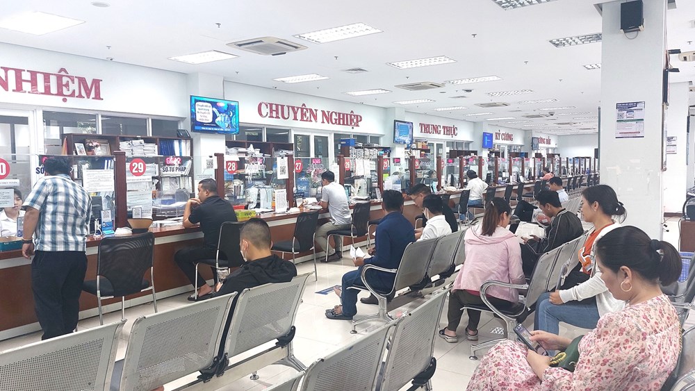 491 cán bộ, công chức, viên chức nghỉ hưu, nghỉ thôi việc theo diện sắp xếp bộ máy - ảnh 1