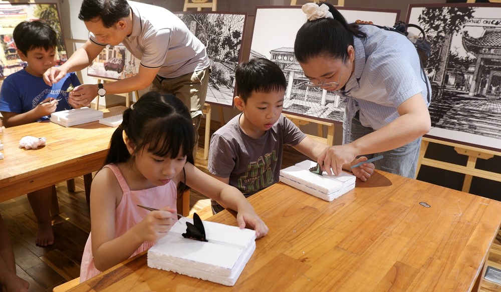 Thú vị Workshop “Trải nghiệm làm tiêu bản côn trùng” - ảnh 1