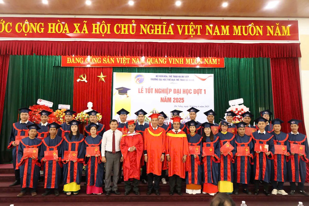Trường Đại học Thể dục thể thao Đà Nẵng tổ chức Lễ tốt nghiệp đợt I cho gần 200 sinh viên - ảnh 1
