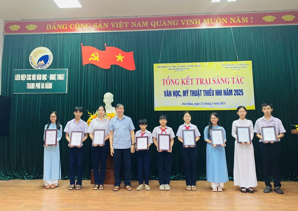 Đà Nẵng tổng kết “Trại sáng tác văn học và mỹ thuật thiếu nhi hè năm 2025” - ảnh 1