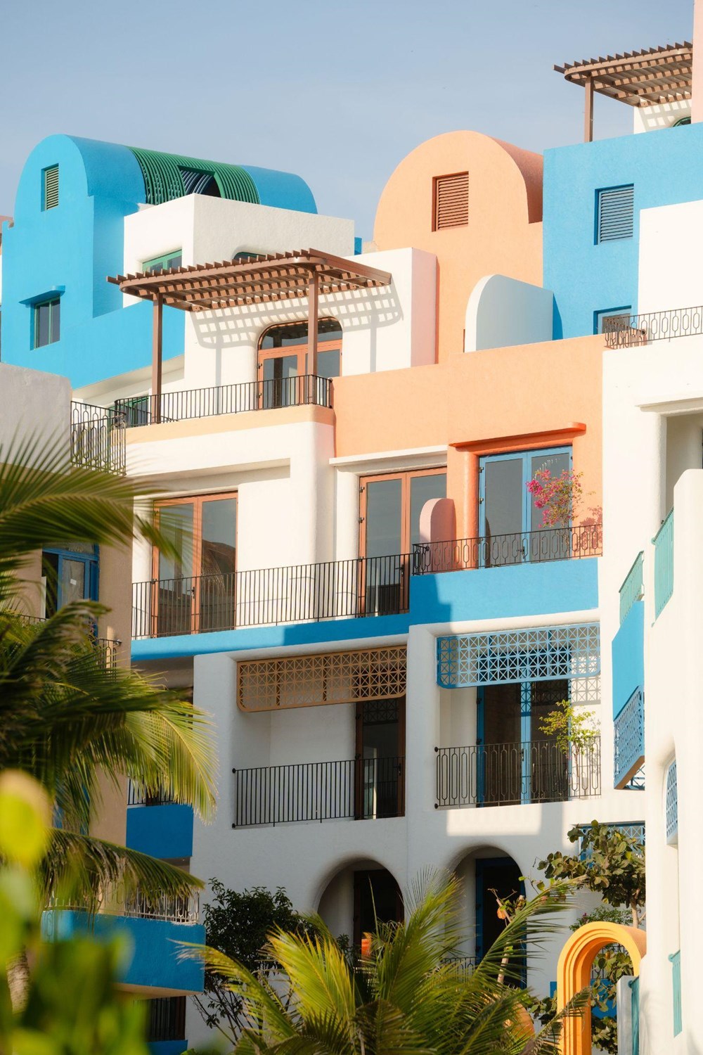 Một thị trấn với sắc trắng và màu trời đang gây sốt ở Phú Quốc - ảnh 3