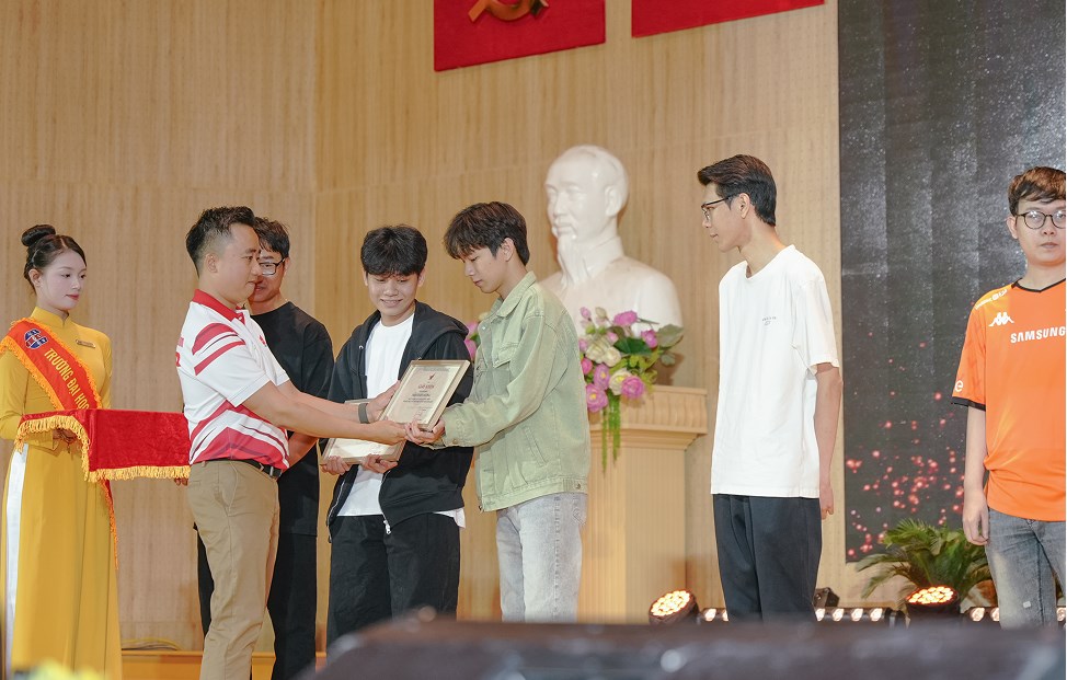 Chơi game thực sự để kiếm tiền: Chuyện nghề của những tuyển thủ mang danh xưng kiện tướng quốc gia - ảnh 5