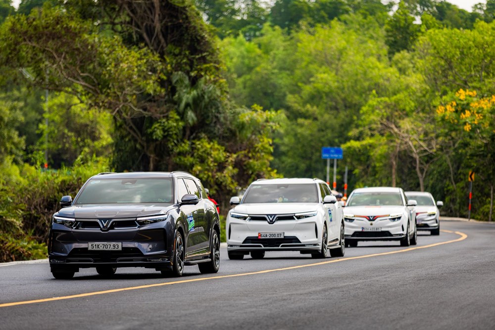 VinFast VF 9: Mẫu SUV “lão hóa ngược”, càng dùng càng thông minh - ảnh 1