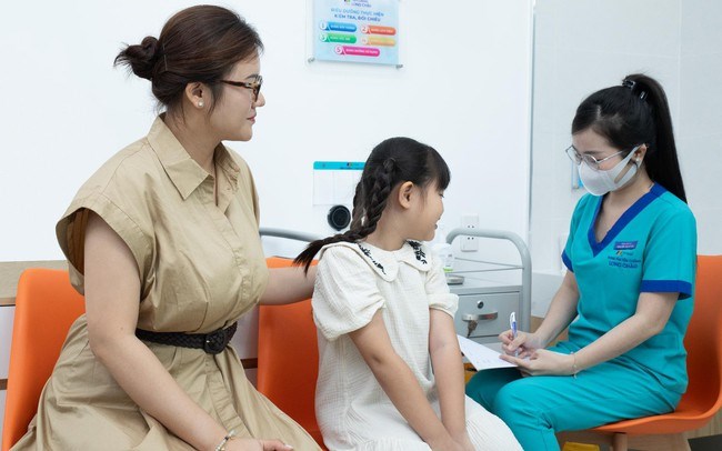 Bé gái 12 tuổi ở 4 vùng khó khăn sắp được tiêm vaccine HPV miễn phí - ảnh 1