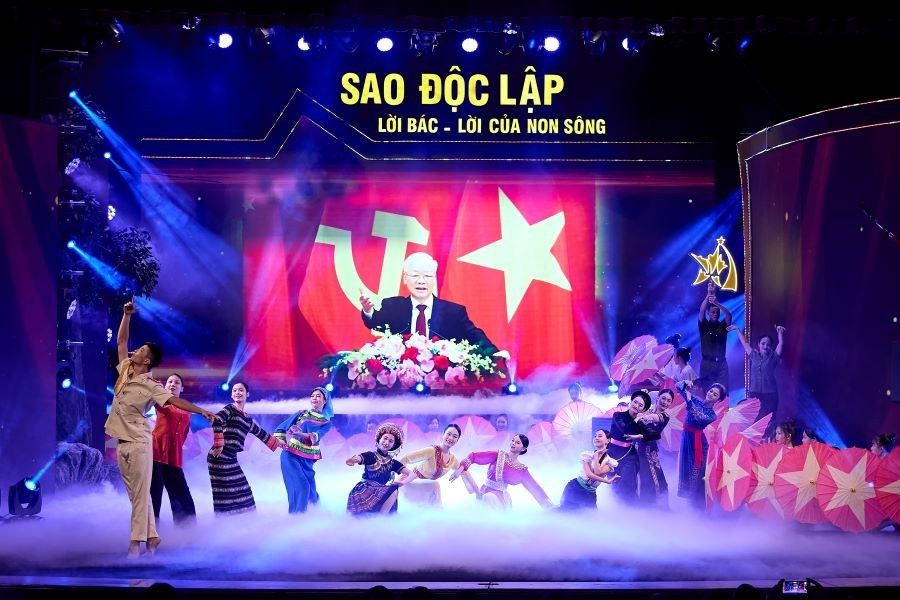 Hào hùng và lắng đọng - ảnh 4