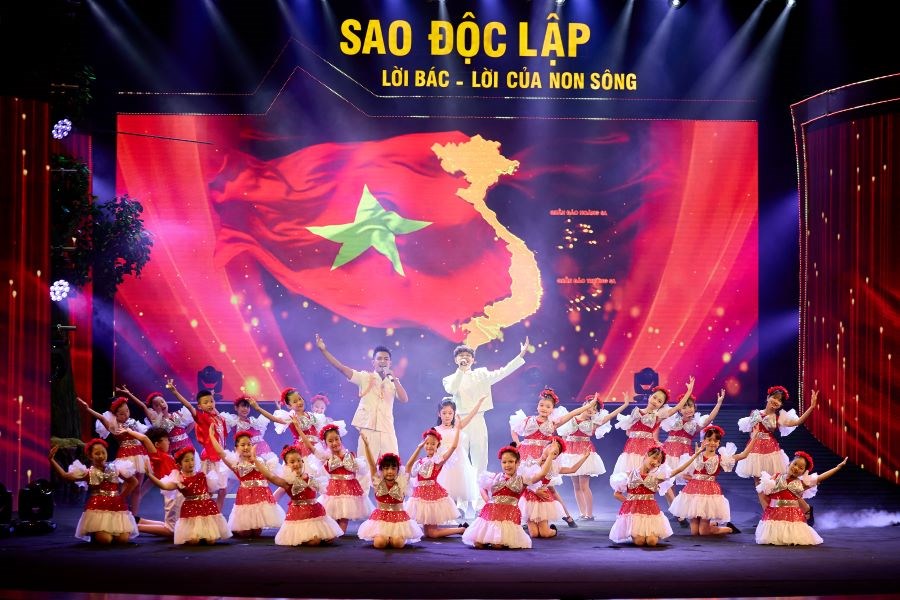 Hào hùng và lắng đọng - ảnh 9