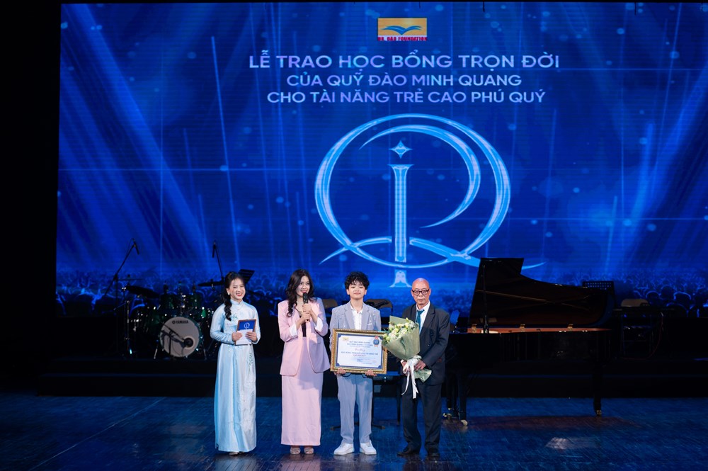 Ca sĩ trẻ Cao Phú Quý nhận học bổng trọn đời của Quỹ Đào Minh Quang - ảnh 4