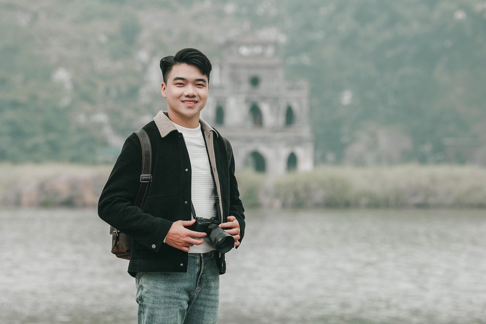 Á quân Giọng hát hay Hà Nội 2024 Đinh Xuân Đạt ra MV đầu tay "Hoàn Kiếm" - ảnh 2