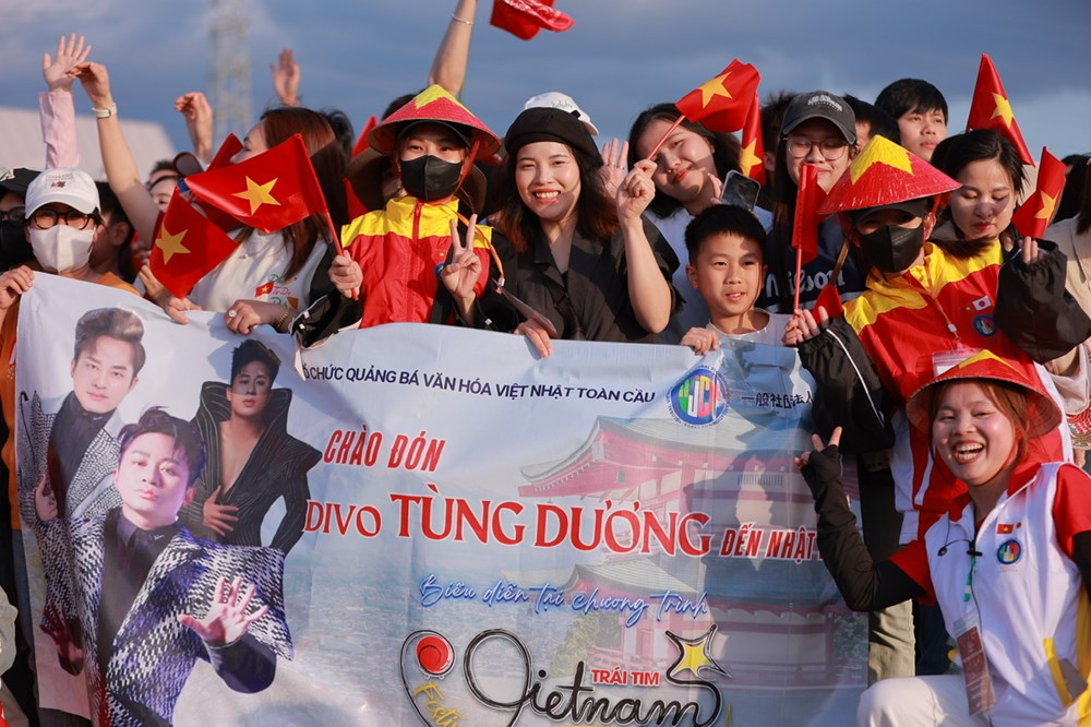 Tùng Dương hòa giọng cùng Isaac, Duyên Quỳnh tại Nhật Bản - ảnh 3